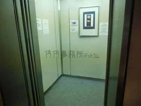 エレベーター内