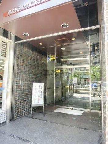 シンプルな玄関前空間