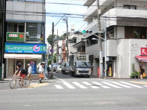 隣接する脇道