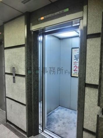 エレベーターかご内