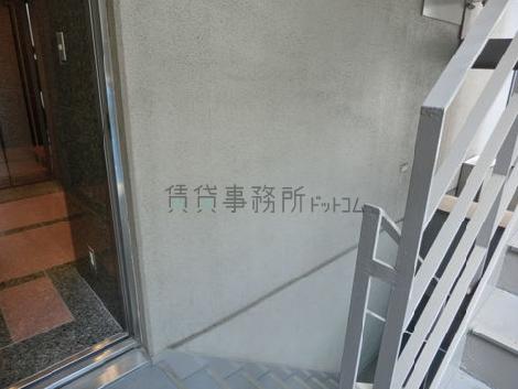 エレベーターホールに入ります