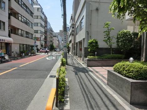 御茶ノ水方面に続きます