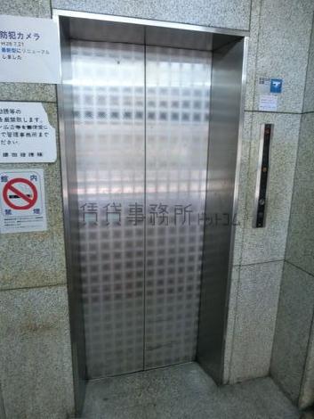 エレベーターは1基です