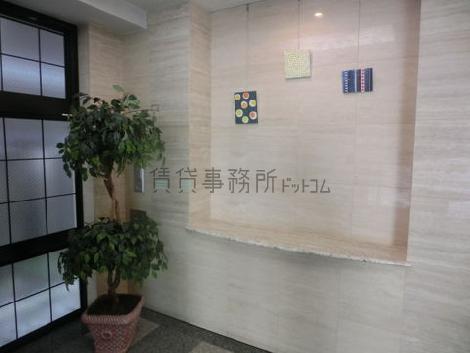 ホール内に植栽があります