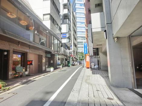 裏路地に立地している物件です