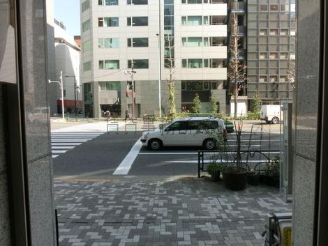歩道はしっかりと舗装されています