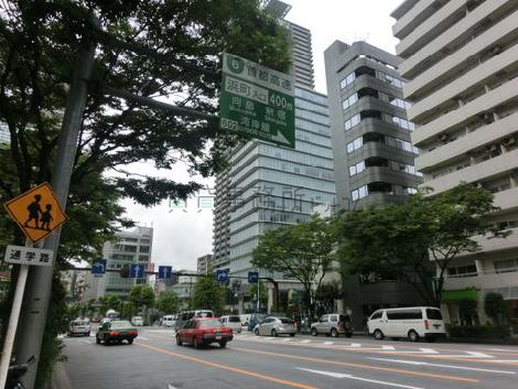 清洲橋通りに面しています