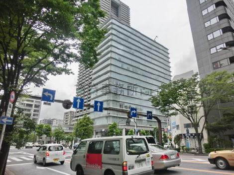 浜町中の橋交差点角地一画に建ちます