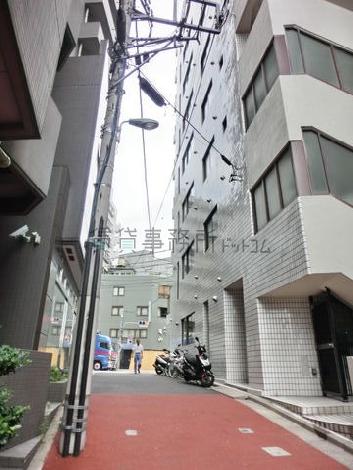 脇道奥からの様子
