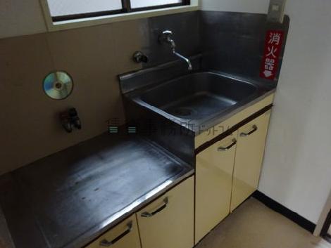 小林ビルの給湯室