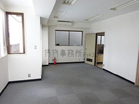 小林ビルの室内