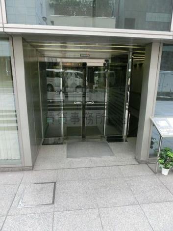 コンパクトな玄関部