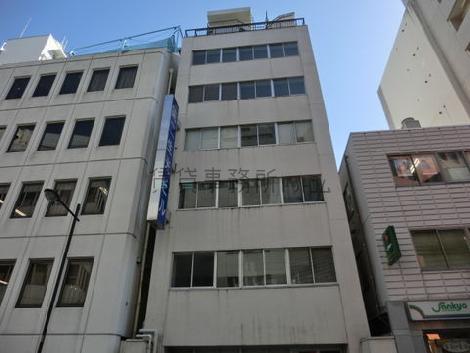入口と反対方面の外観です