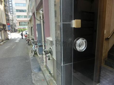玄関から目白通りがすぐです