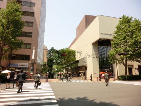 十字路対面側からの様子