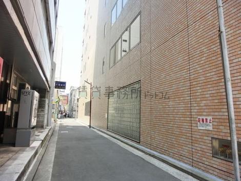 隣接する脇道
