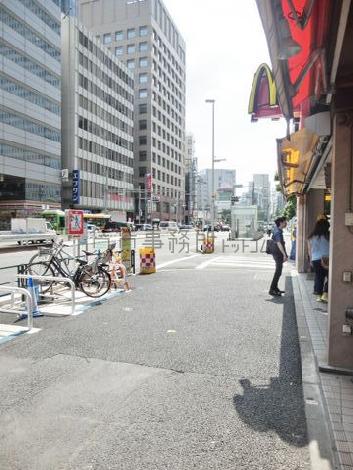 玄関前の歩道