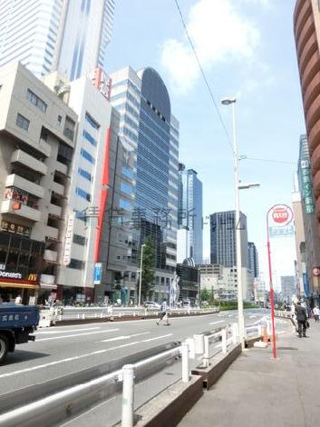 西新宿駅方面