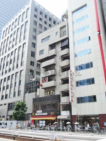 通りを一望出来ます