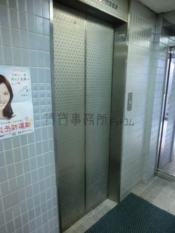 スタイリッシュなエレベーターです