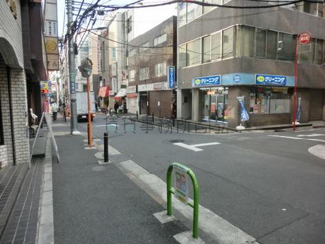 正面入口付近から見た周辺です