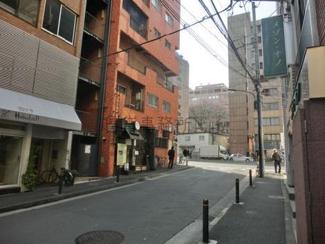 正面入口付近から見た周辺です
