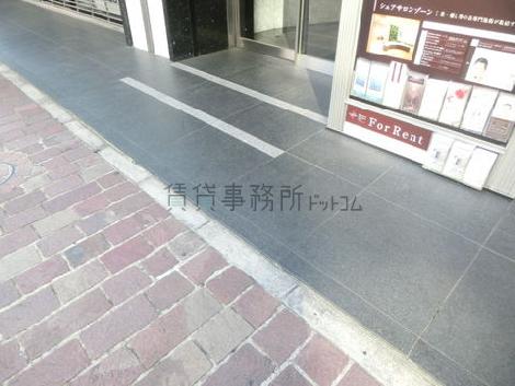 フラットな床面で連結
