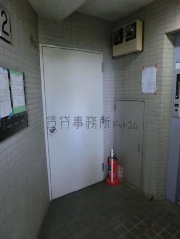 エントランスは2階