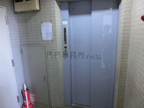 エレベーターは1基です