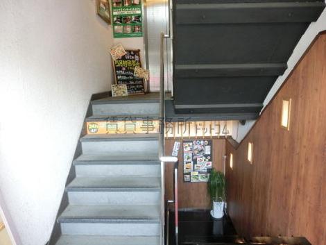 地下へ降りることもできます