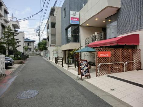 西側は住宅地です。落ち着いた雰囲気が感じられます