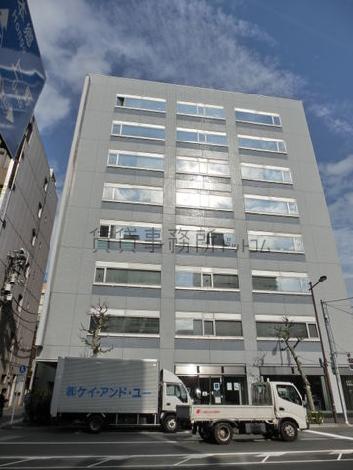 反射性の強い窓を採用しています