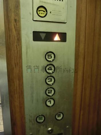 5階まで続くエレベーターです