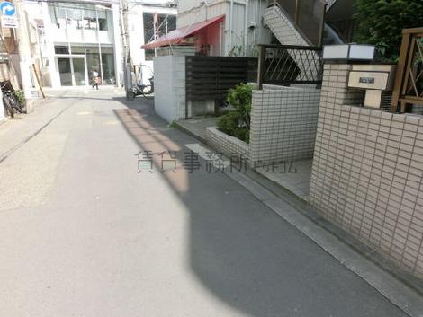 前面道路です