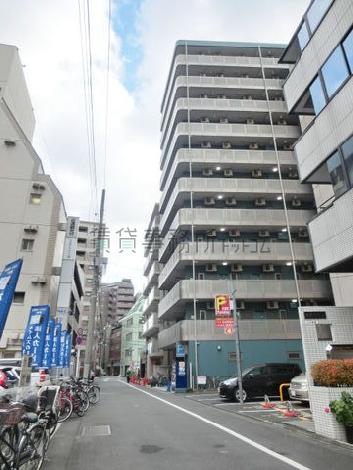 背面通り奥からのアングル