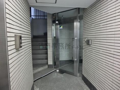 エレベーター前に扉あり