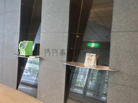 公衆電話を設置しています