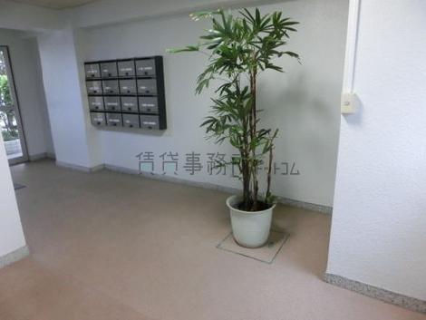 別角度からのエントランス風景です