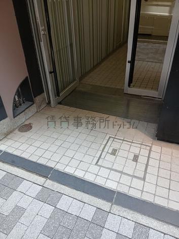 正面玄関前　段差