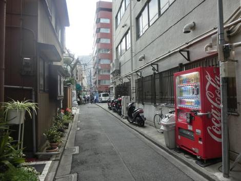 ビルの裏面