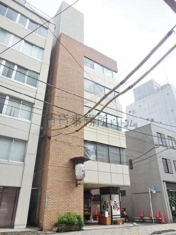 明るい外装で構成されています