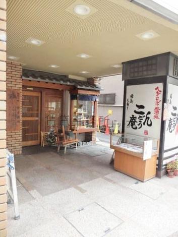 開口部の広い正面玄関口