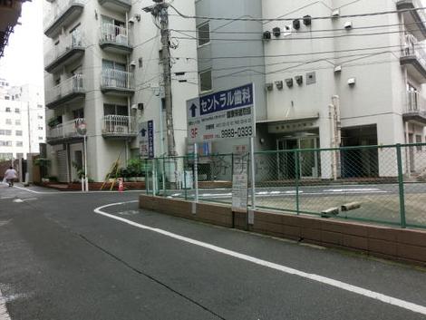 物件入口から見た周辺です