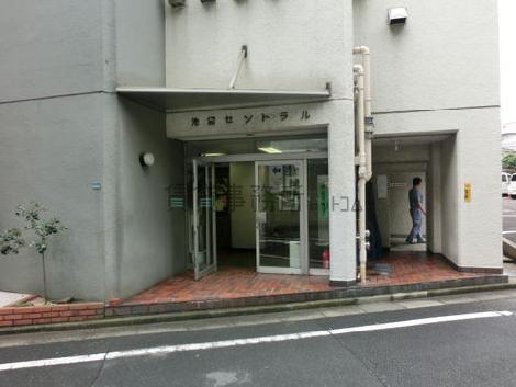 正面入口付近です