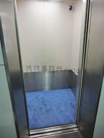 9人乗りが1基です