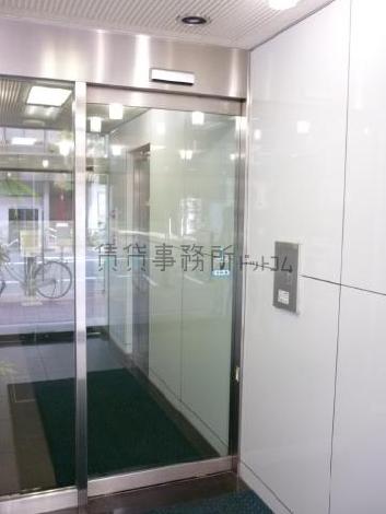 片開きの自動ドアです