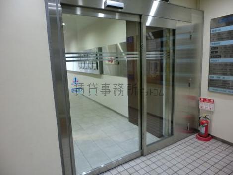 入口は自動ドアとなっています