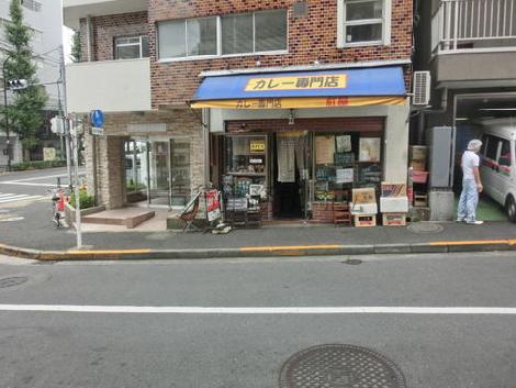物件入り口付近から見た周辺です