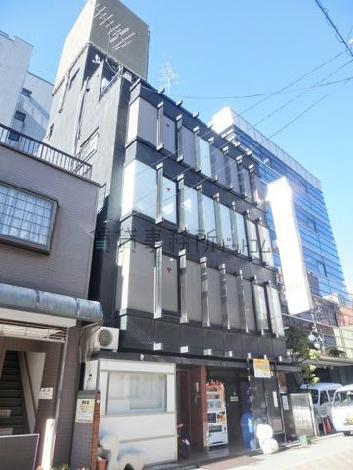 特徴のある窓枠を採用
