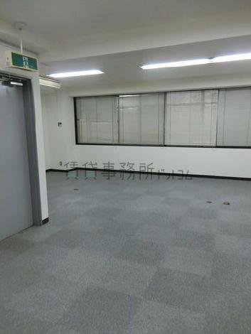 TAKビルの室内